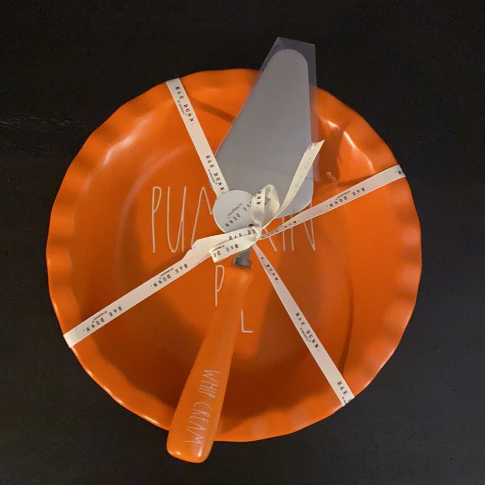 Rae Dunn Pumpkin Pie 10” Plate with Server New
